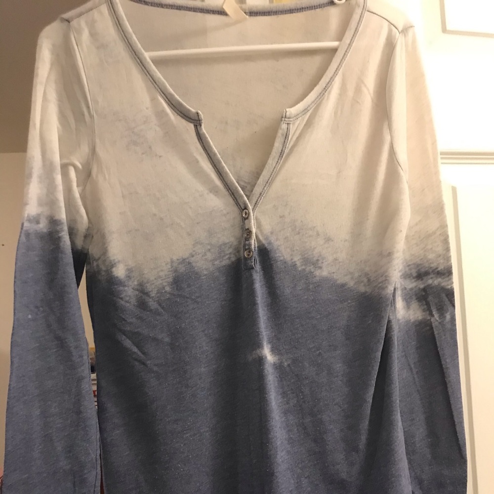 Perfect condition. Thin material. Cute with jeans